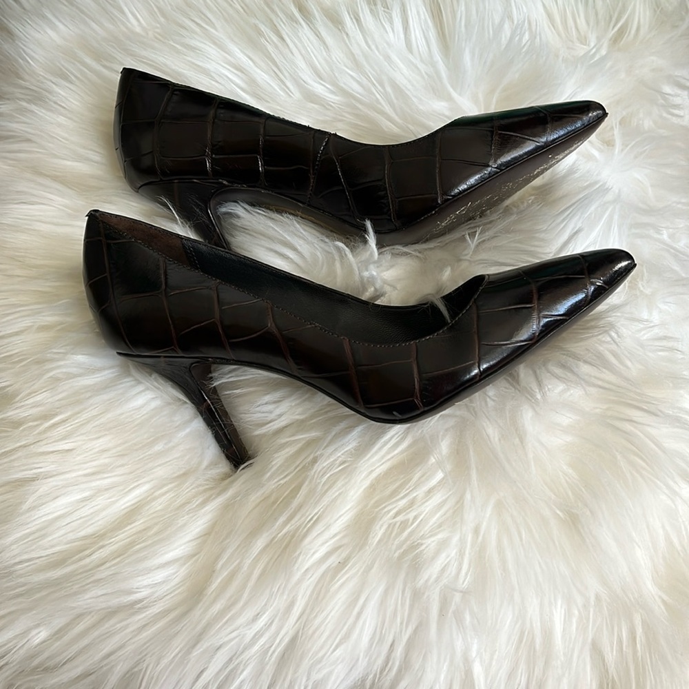 Elie Tahari brown crocodile leather pointy toe heels pumps size 7.5 - Picture 2 of 7